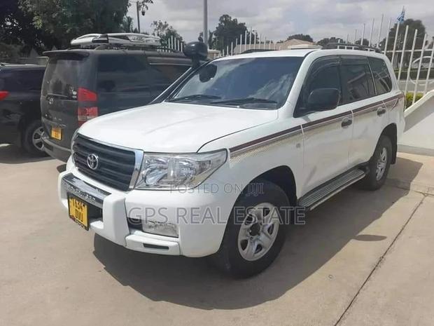 Toyota Land Cruiser 2012 White