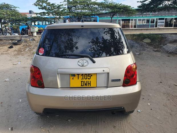 Toyota IST 2004 Gold