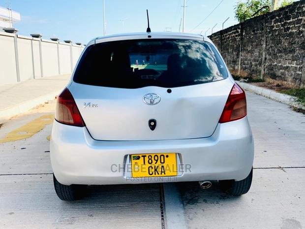 Toyota Vitz 1.0 FWD 3dr 2005 Silver