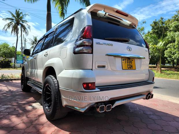Toyota Land Cruiser 2002 White