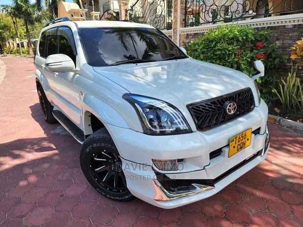 Toyota Land Cruiser 2002 White