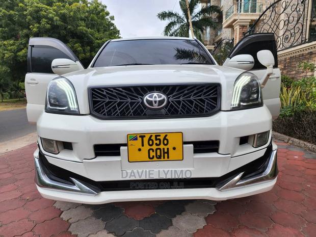 Toyota Land Cruiser 2002 White