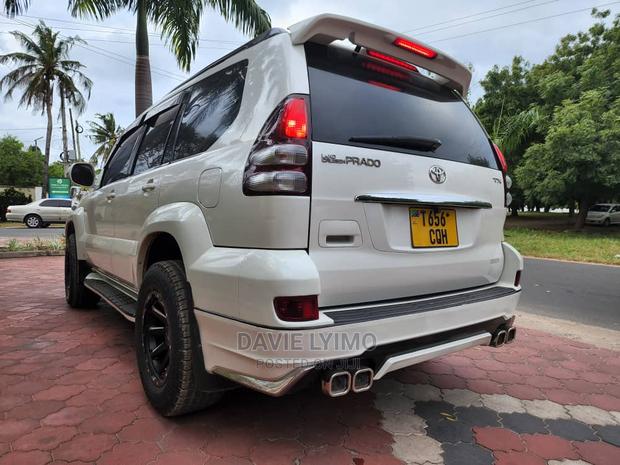 Toyota Land Cruiser 2002 White