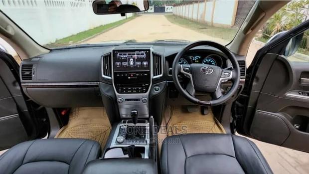Toyota Land Cruiser 2010 Black