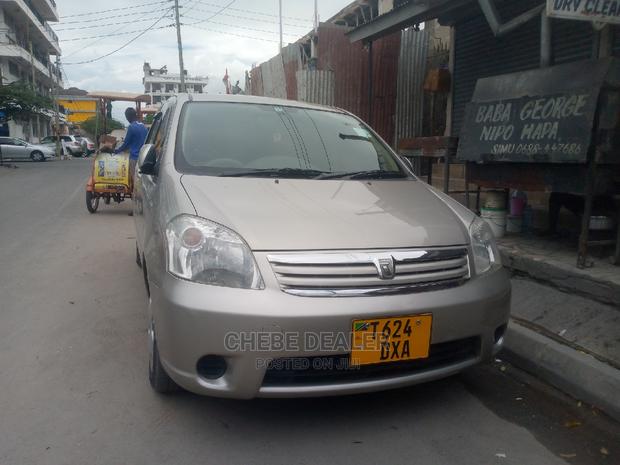 Toyota Raum 1.5 AWD 2005 Silver