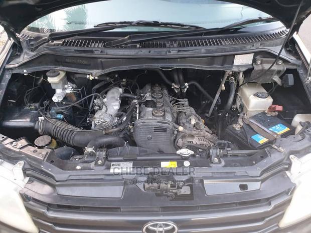 Toyota Noah 2.0 AWD (8 Seater) 2002 Black