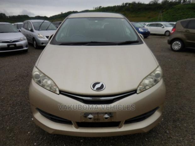 Toyota Wish 2012 Gold