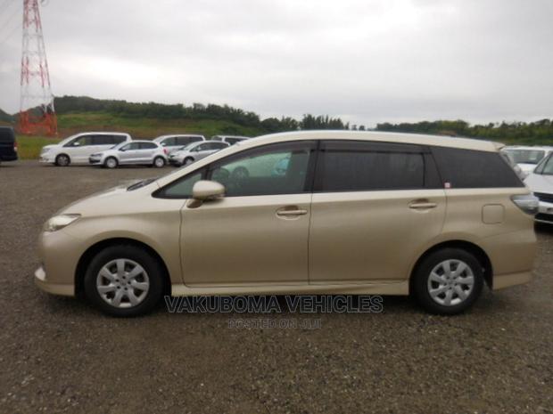 Toyota Wish 2012 Gold