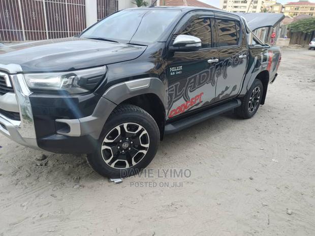 Toyota Hilux 2020 Black