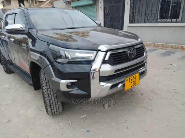 Toyota Hilux 2020 Black