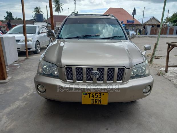Toyota Kluger 2004 Beige