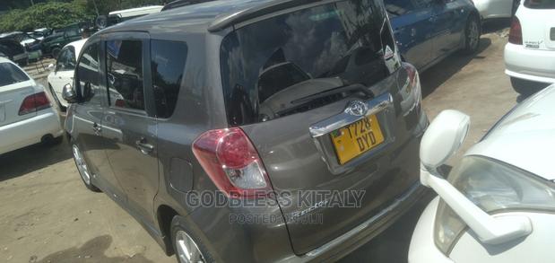 Toyota Ractis 2009 Gray