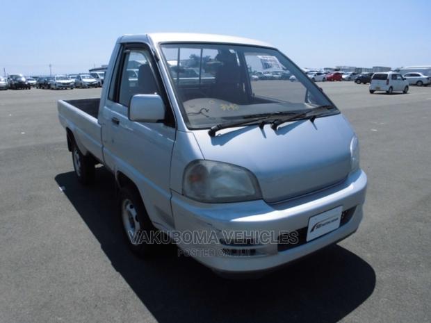 Toyota Lite-Ace 2000 Silver