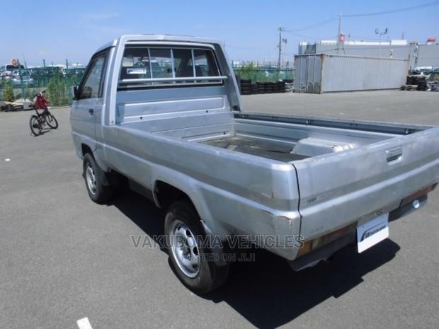 Toyota Lite-Ace 2000 Silver