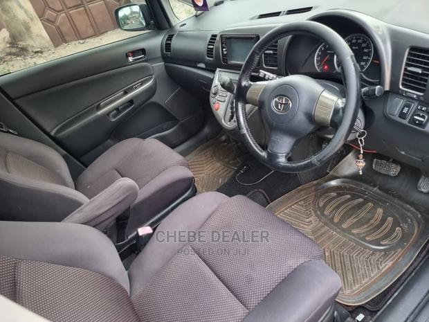 Toyota Wish 2005 Gray