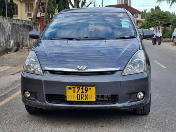 Toyota Wish 2005 Gray