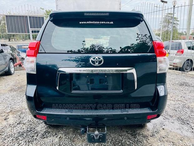 Toyota Land Cruiser 2010 Black