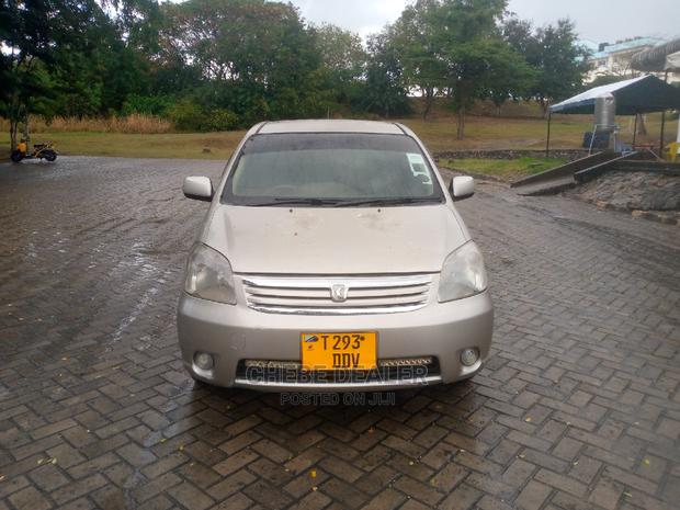 Toyota Raum 1.5 AWD 2004 Silver