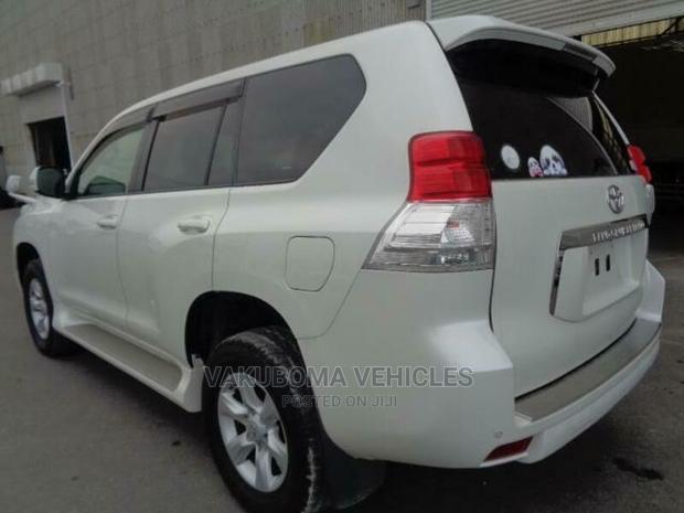 Toyota Land Cruiser Prado 2011 Pearl