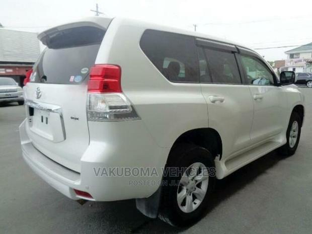 Toyota Land Cruiser Prado 2011 Pearl