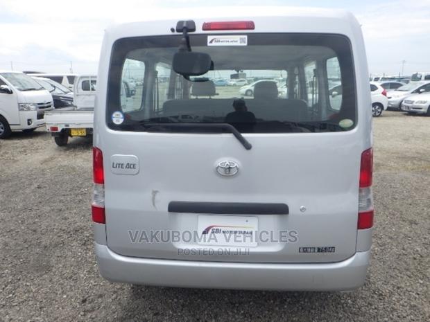 Toyota Lite-Ace 2010 Silver