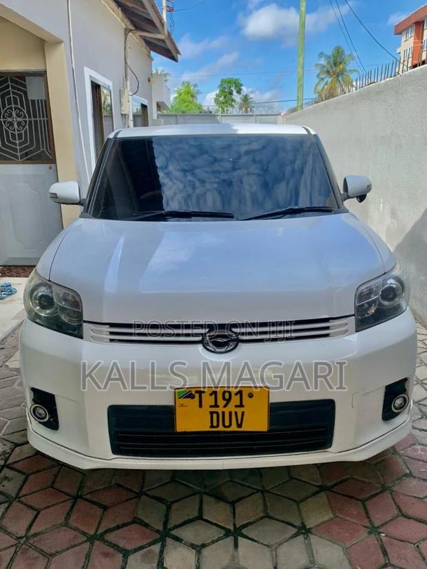 Toyota Corolla Rumion Hatchback 1.8 AWD 2009 White