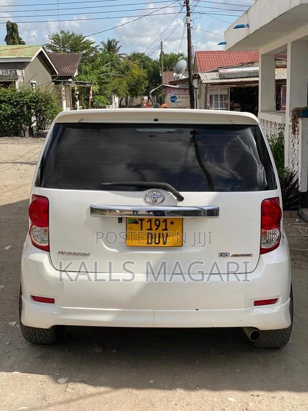 Toyota Corolla Rumion Hatchback 1.8 AWD 2009 White