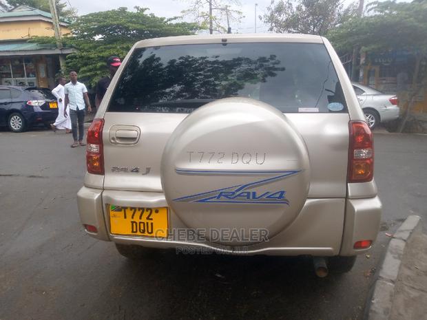 Toyota RAV4 Automatic 2002 Gold