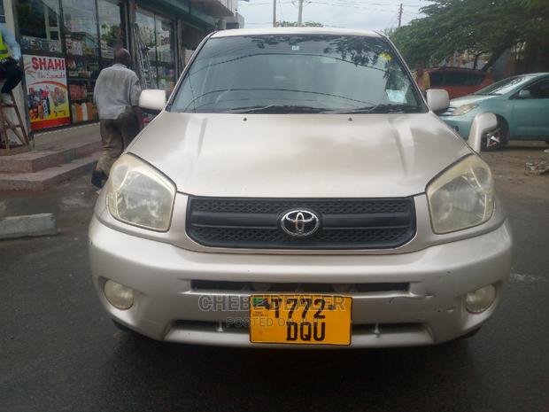 Toyota RAV4 Automatic 2002 Gold