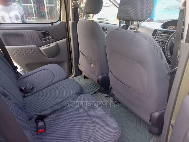 Toyota Fun Cargo 2004 Gold