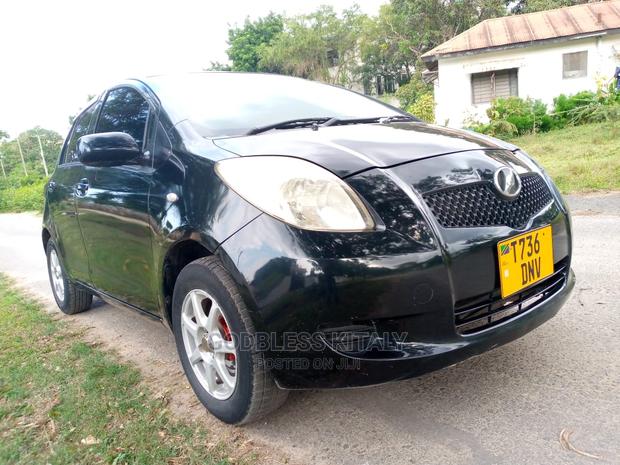 Toyota Vitz 2005 Black