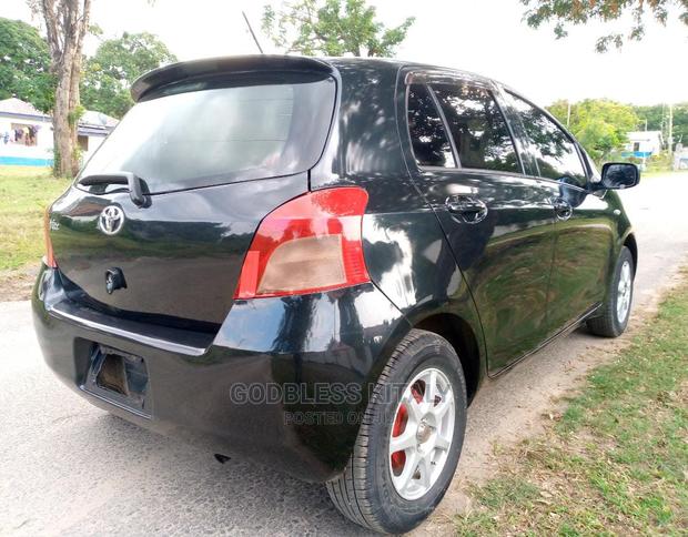 Toyota Vitz 2005 Black