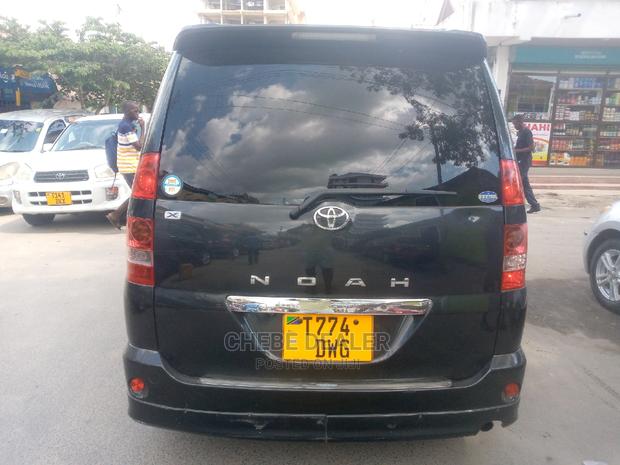 Toyota Noah 2005 Black