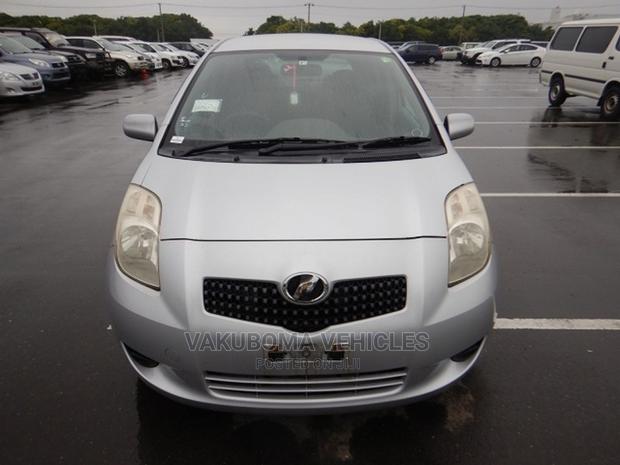 Toyota Vitz 2005 Silver