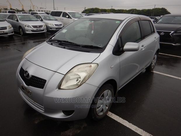 Toyota Vitz 2005 Silver