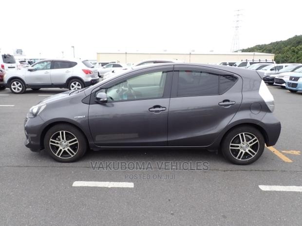 Toyota Aqua 2012 Gray