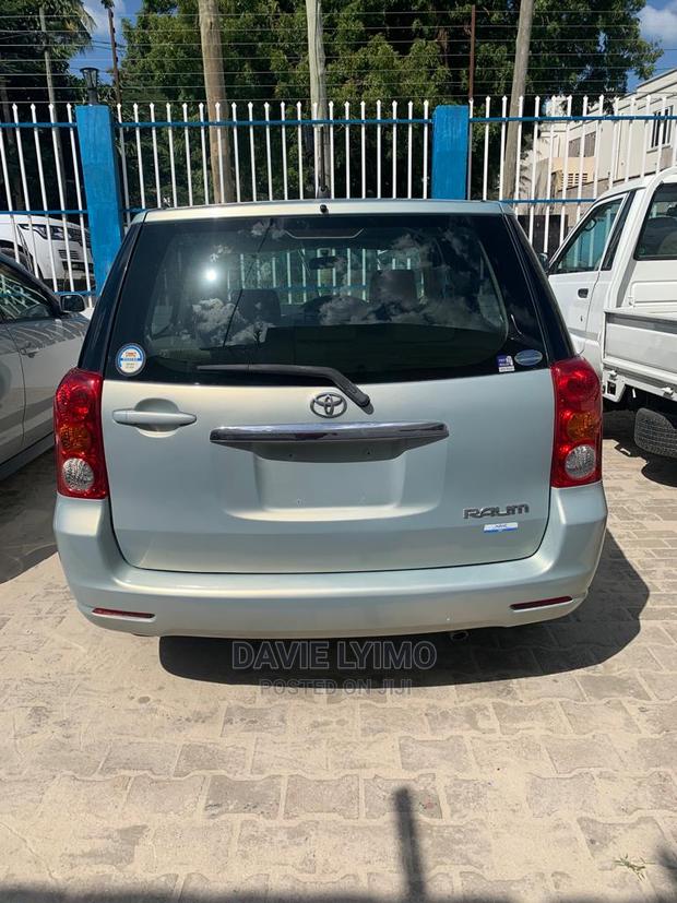 Toyota Raum 2004 Gold