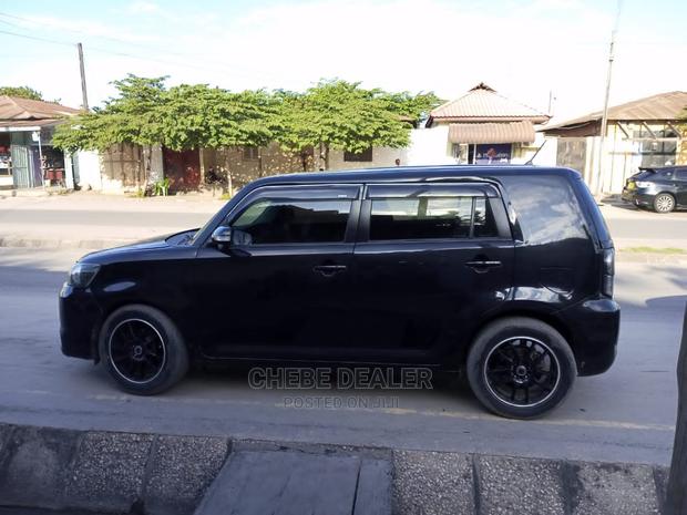 Toyota Corolla Rumion Hatchback 1.5 FWD 2010 Black