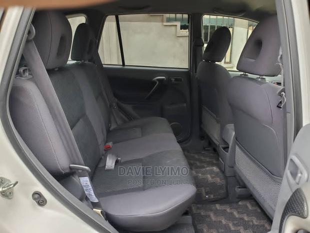 Toyota RAV4 2002 White