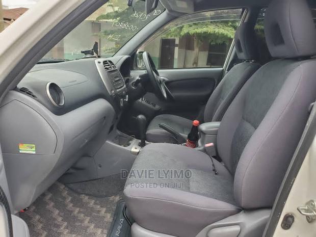 Toyota RAV4 2002 White