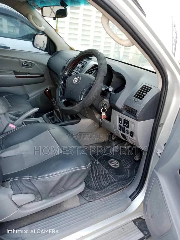 Toyota Noah 2004 Silver