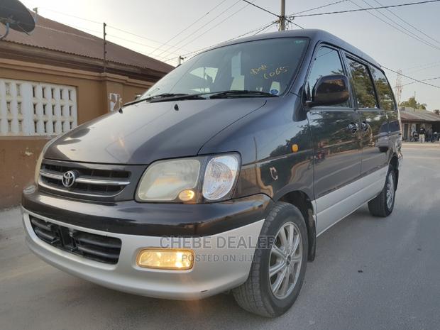 Toyota Noah 2.0 AWD (8 Seater) 2001 Black