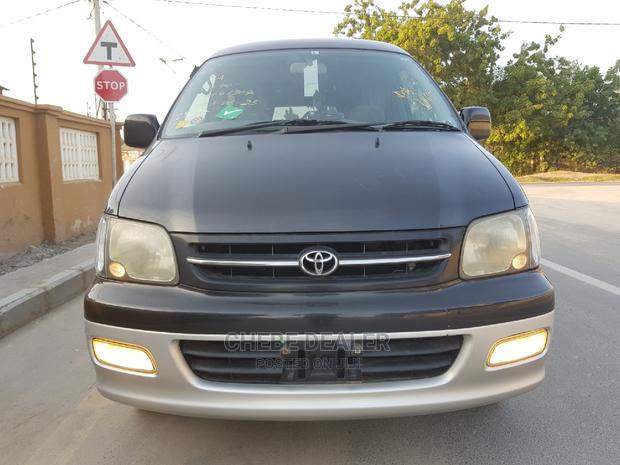 Toyota Noah 2.0 AWD (8 Seater) 2001 Black