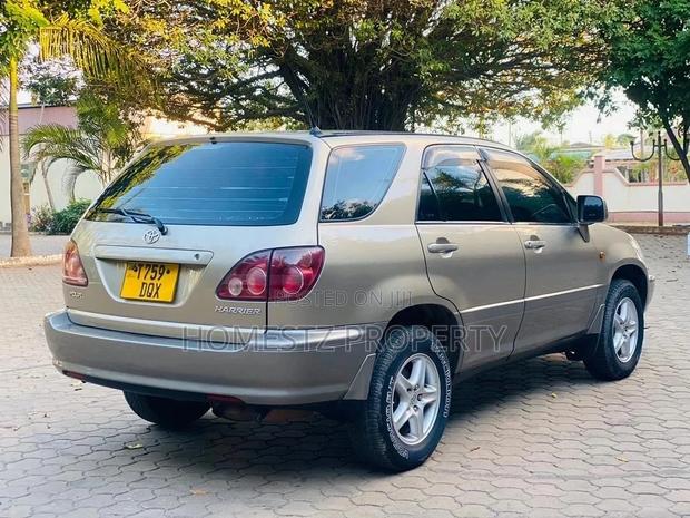 Toyota Harrier 2004 Silver