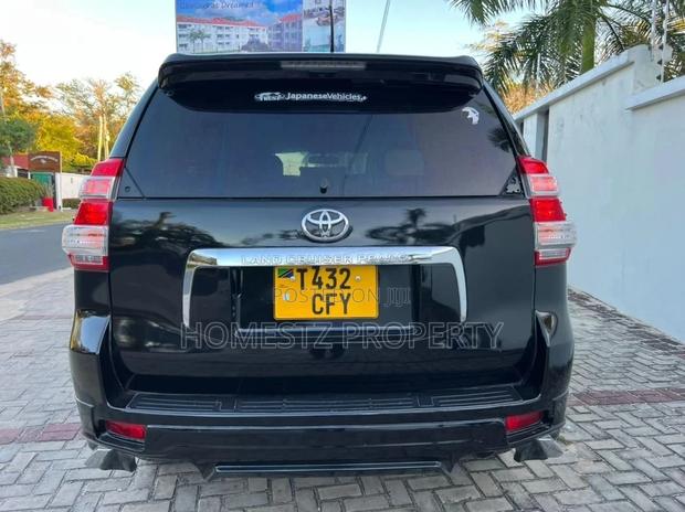 Toyota Land Cruiser 2003 Black
