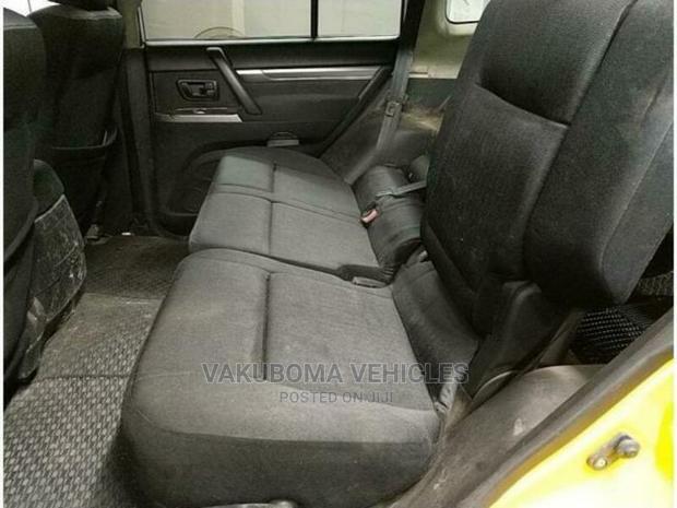 Mitsubishi Pajero 2013 Yellow