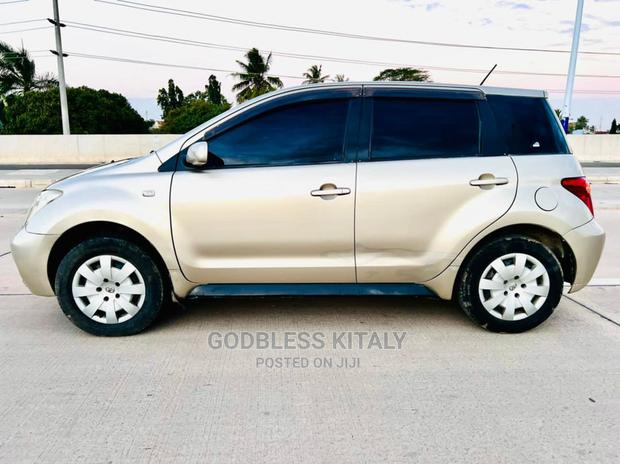 Toyota IST 2003 Gold