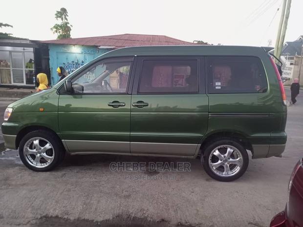 Toyota Noah 2.0 AWD (8 Seater) 2001 Green