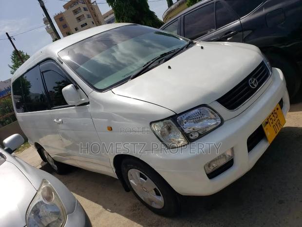 Toyota Noah 2004 White