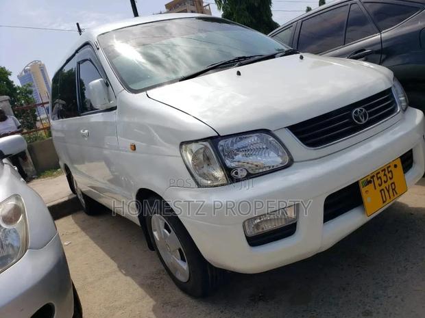 Toyota Noah 2004 White